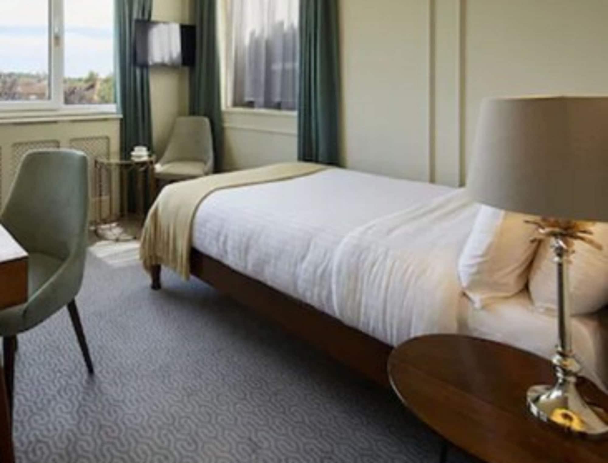 Cromwell Hotel 4*